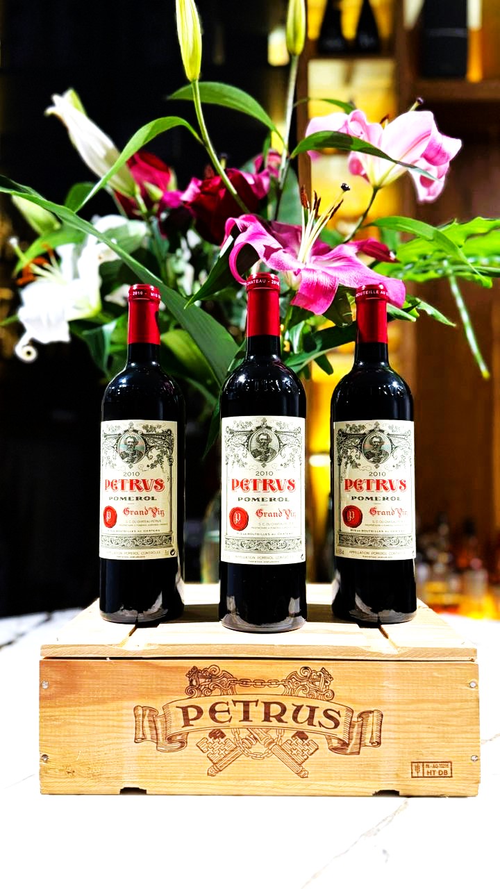 2010 Petrus - Image 3